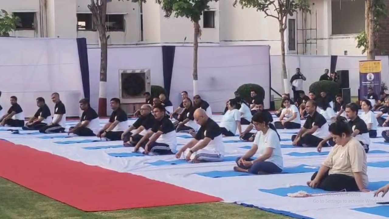 International Yoga Day photos seen from CM to ministers and common people in Delhi NCR