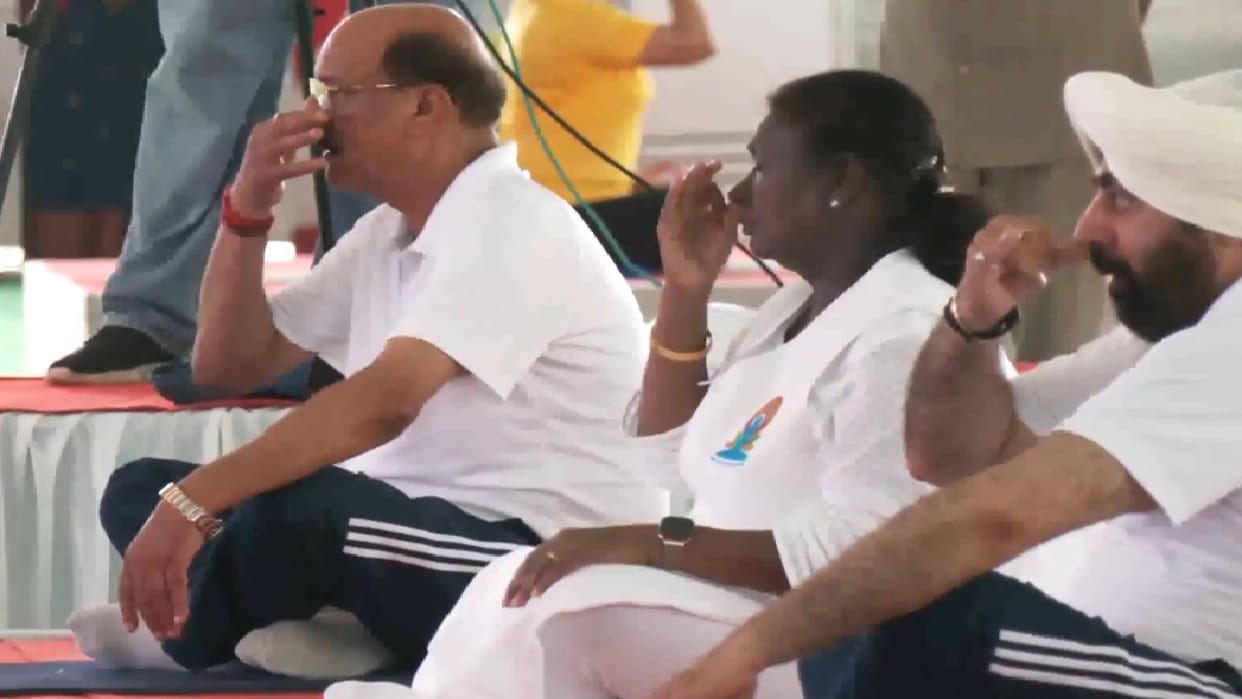 International Yoga Day: President Droupadi Murmu did yoga at Dehradun Police Line