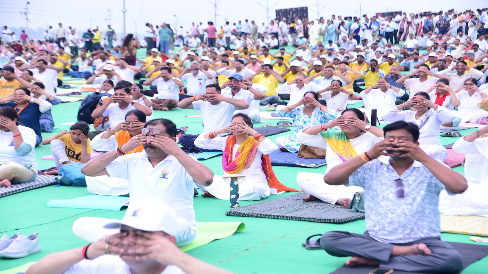 International yoga Day in prayagraj yoga and pranayam practice