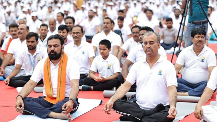 International Yoga Day: बिहार में योग को लेकर दिखा खासा उत्साह, पटना-वैशाली व नालंदा में लोगों ने किया व्यायाम