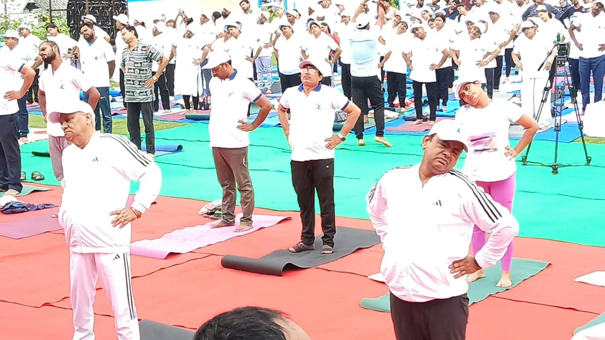 International Yoga Day: Many people including Health Minister Dr. Irfan practiced yoga