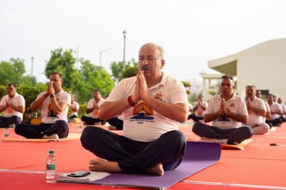 International Yoga Day: CM did yoga in Gorakhpur and Deputy CM did yoga in Lucknow, hundreds of programs were