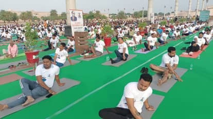 International Yoga Day: CM did yoga in Gorakhpur and Deputy CM did yoga in Lucknow, hundreds of programs were