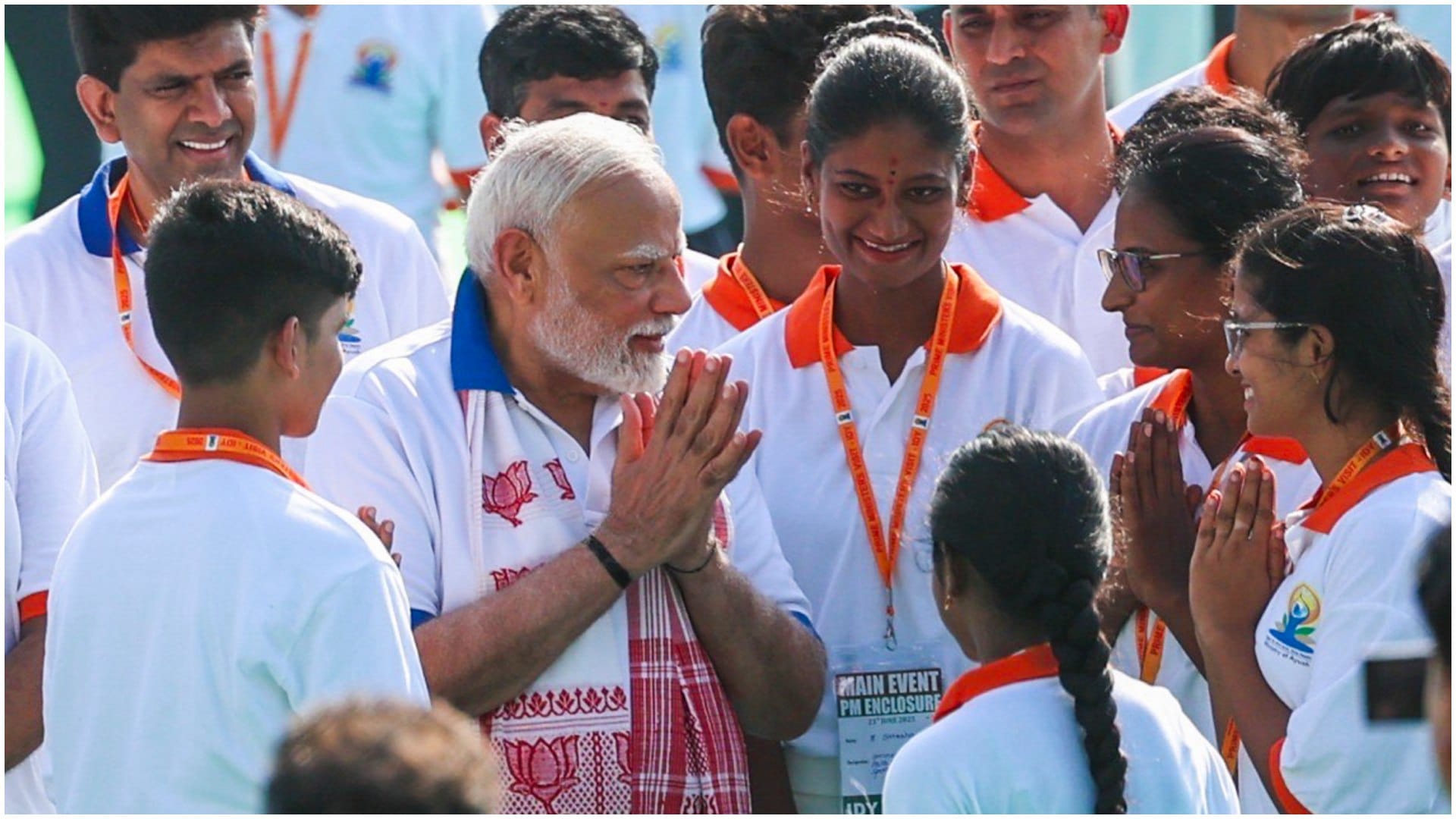 Yoga Day PM Modi Outfit And Scarf Assamese Gamusa Significance guinness World Record