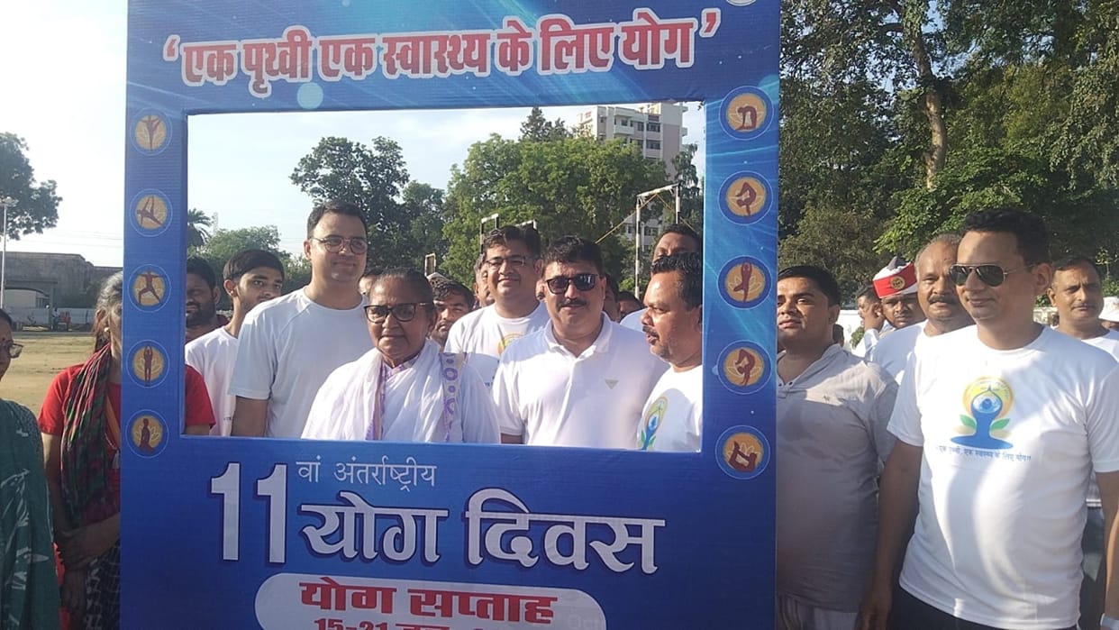 Minister Gulab Devi and officers did yoga in Budaun