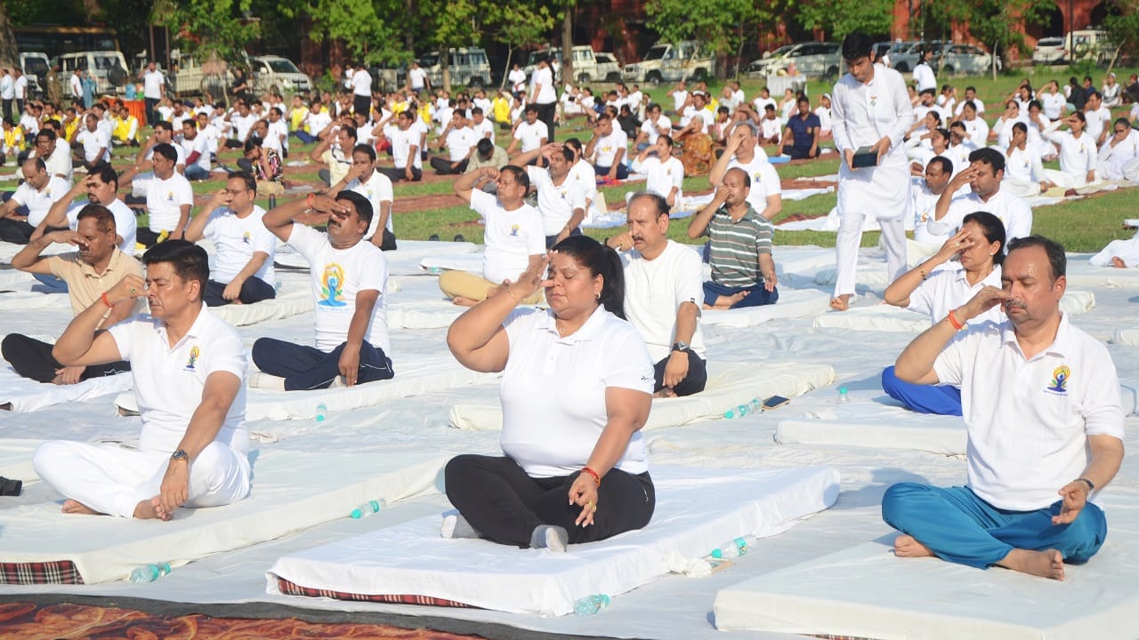 Maulana Shahabuddin Razvi performed yoga with madrasa students in Bareilly