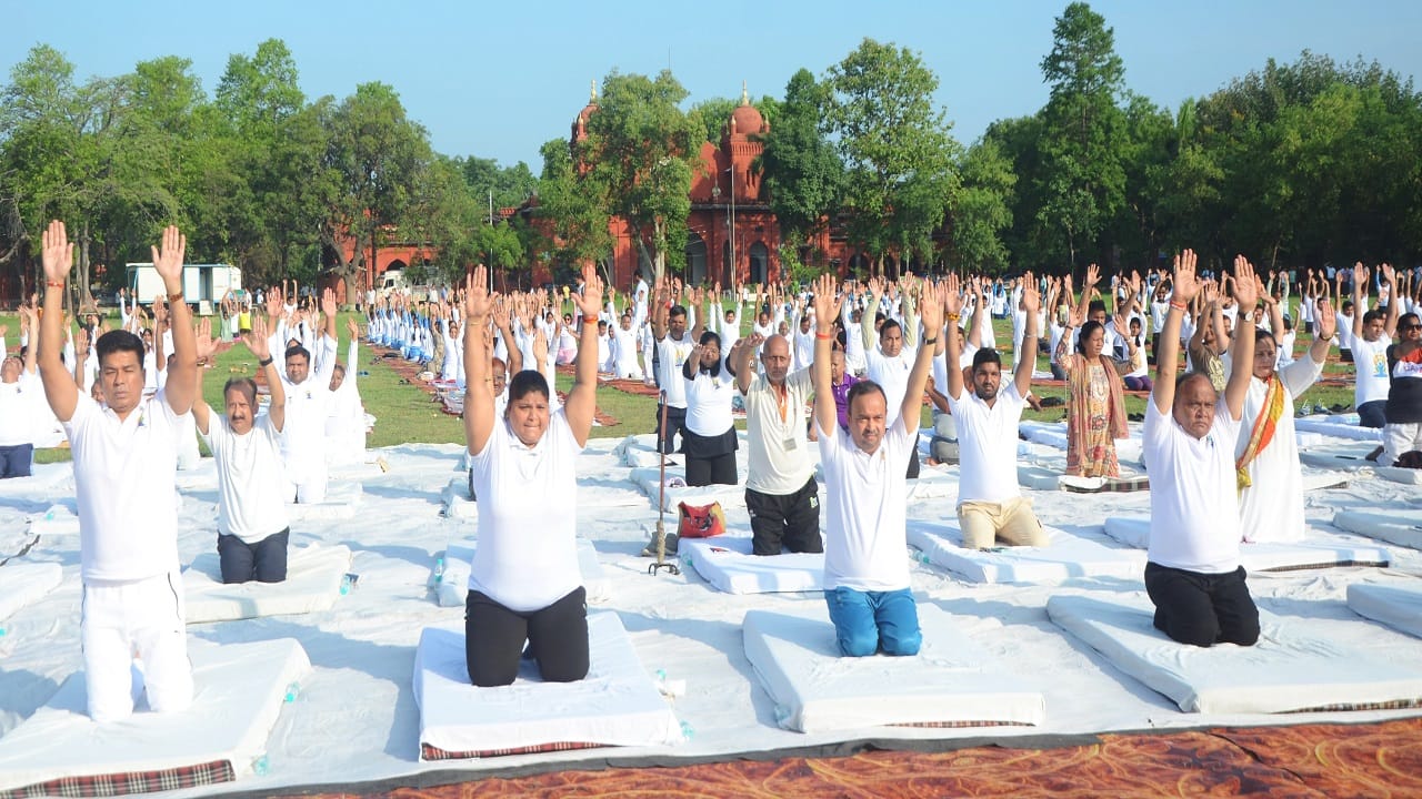 Maulana Shahabuddin Razvi performed yoga with madrasa students in Bareilly