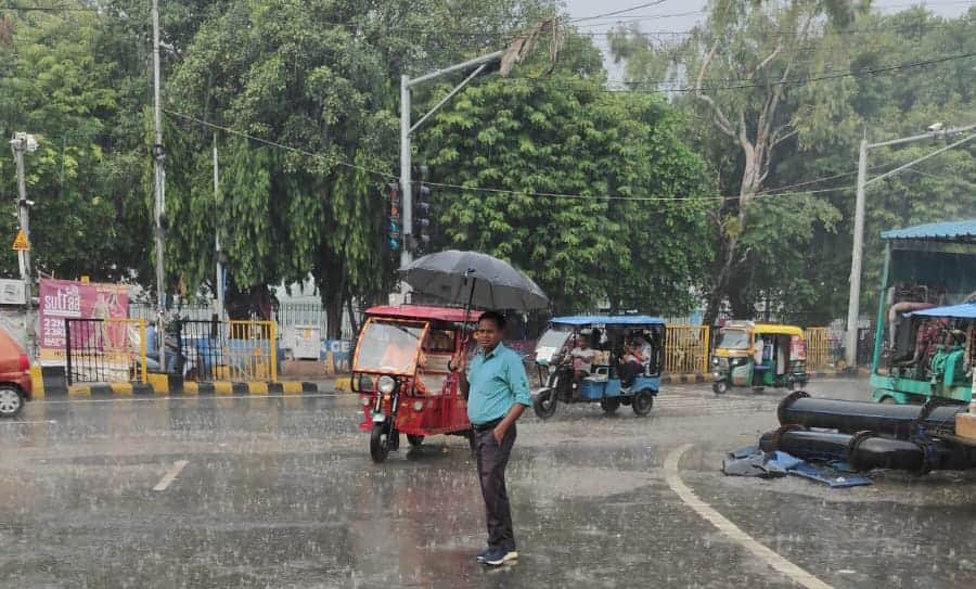 पटना के कई इलाकों में बारिश हुई।