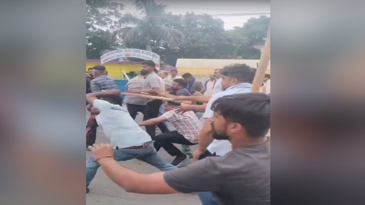 Freight dispute takes violent turn, a dozen injured in bloody clash between truck unions, video
