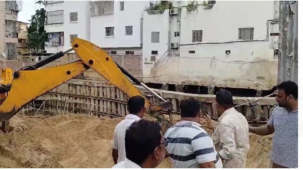 Bihar: A major accident was averted due to a multi-storey building under construction on Boring Canal Road