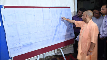 CM Yogi inspected heritage corridor and other places under construction.Said,give compensation to all affected
