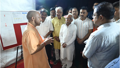 CM Yogi inspected heritage corridor and other places under construction.Said,give compensation to all affected