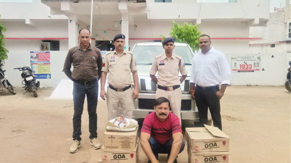 Police arrested hotel businessman with liquor in Gaurela Pendra Marwahi