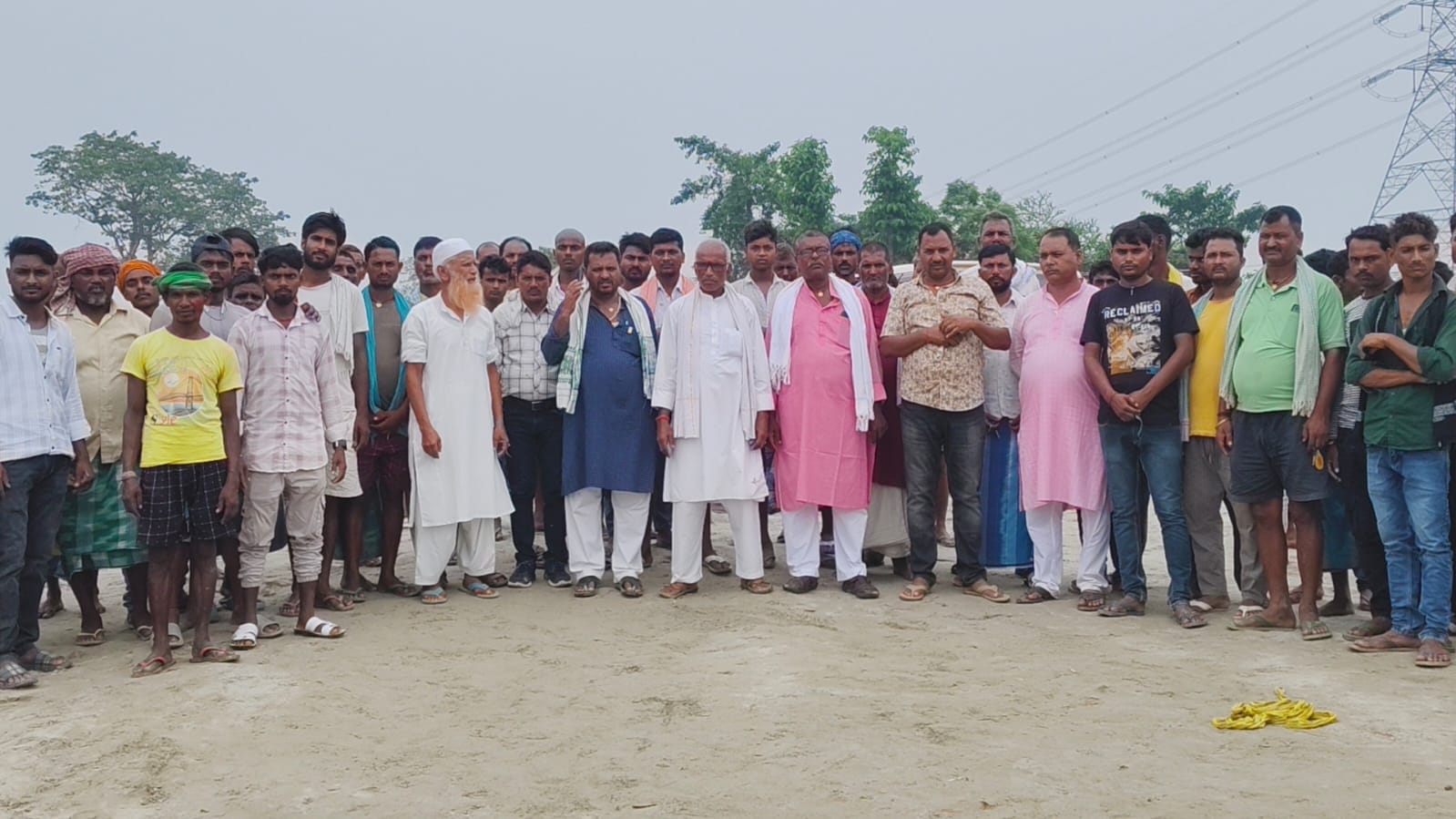 लोगों ने किया प्रदर्शन
