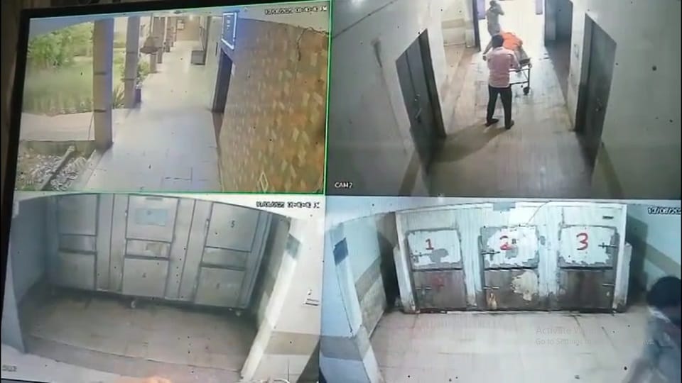 home guard posted at Vrindavan police station kept dead body in mortuary body rotting for 10 days