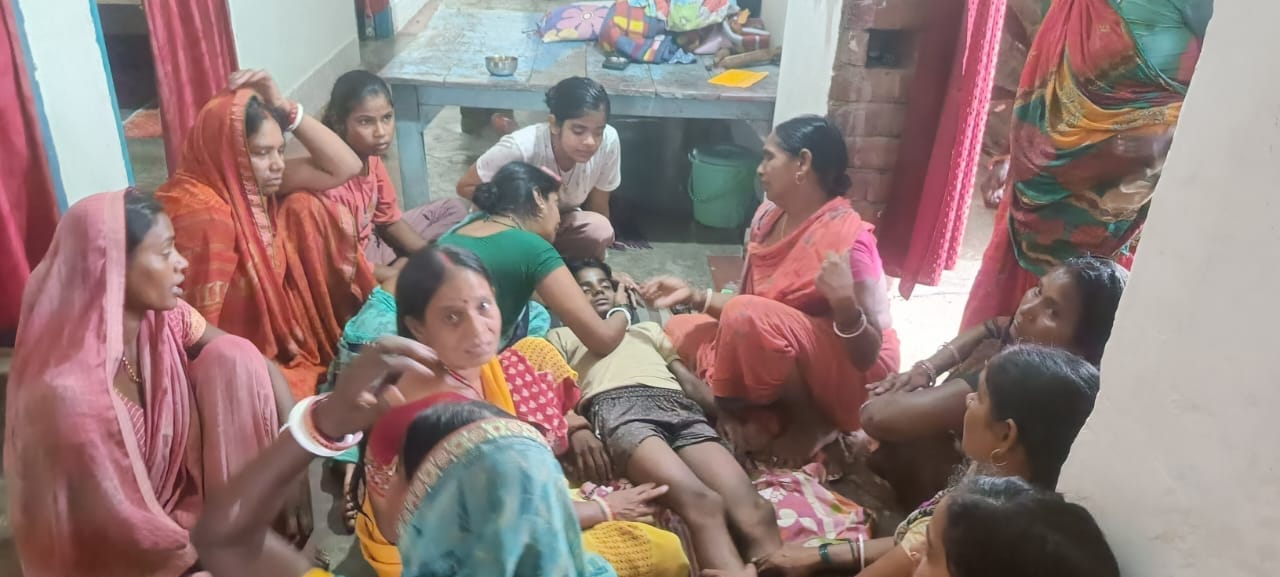 मौत के बाद रोते बिलखते परिजन