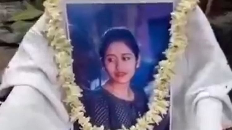 पश्चिम बंगालः दूसरे धर्म में शादी करने पर परिवार ने किया बेटी का श्राद्ध, निभाईं सभी रस्में