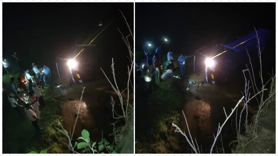 A bus full of SECL workers fell off the bridge, the driver died and seven people were injured