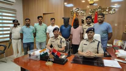 पुलिस की गिरफ्त आरोपी