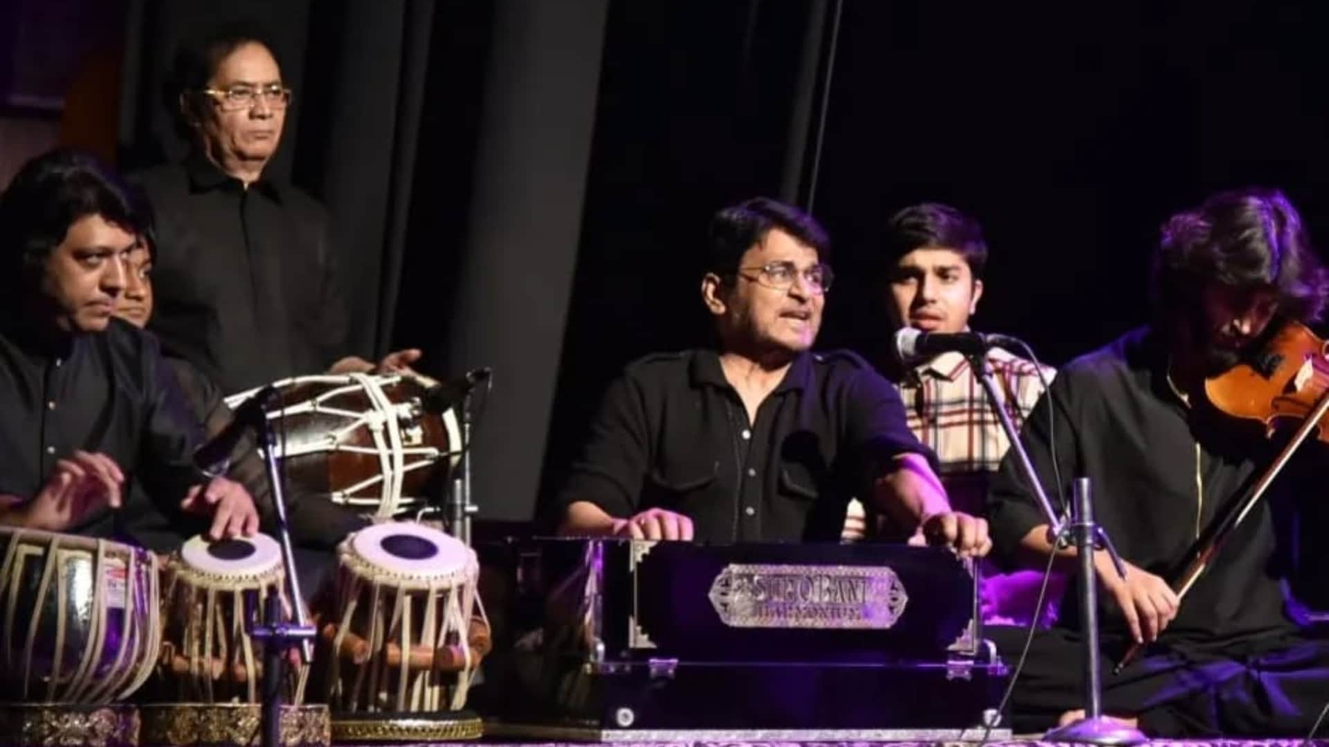 Panchayat Fame Raghubir Yadav Brijbhushan Dubey aka Pradhan Ji Know About His Career In Hindi