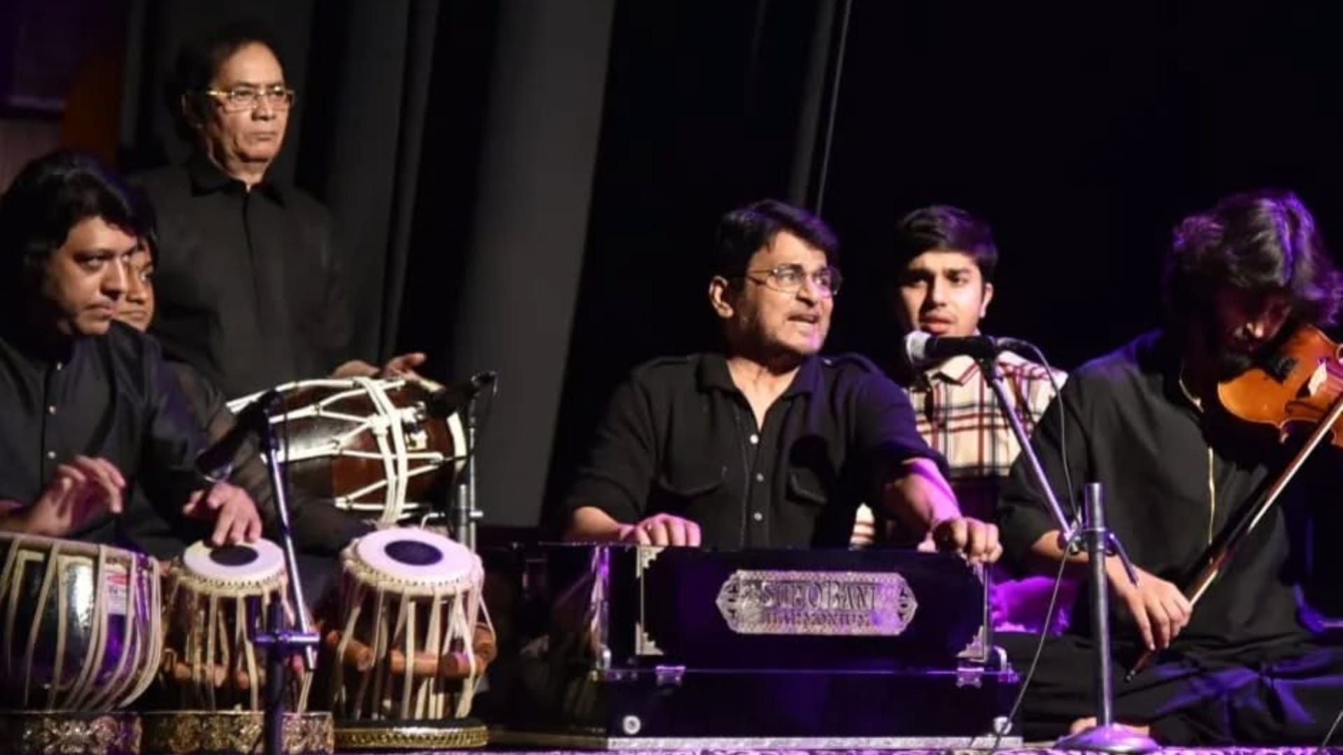 Panchayat Fame Raghubir Yadav Brijbhushan Dubey aka Pradhan Ji Know About His Career In Hindi