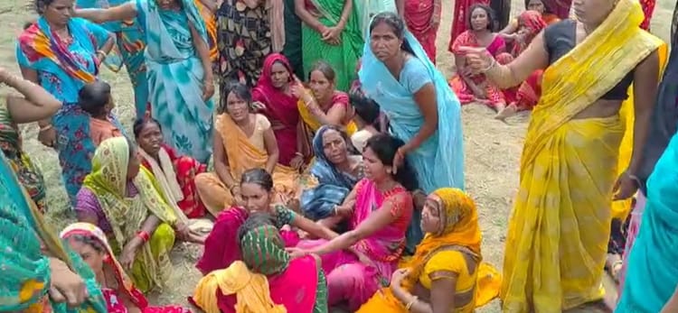 Bihar: मजदूरी पर जा रहे युवक पर गिरा हाई वोल्टेज तार, गर्दन धड़ से हुई अलग; बिजली विभाग पर लापरवाही का आरोप