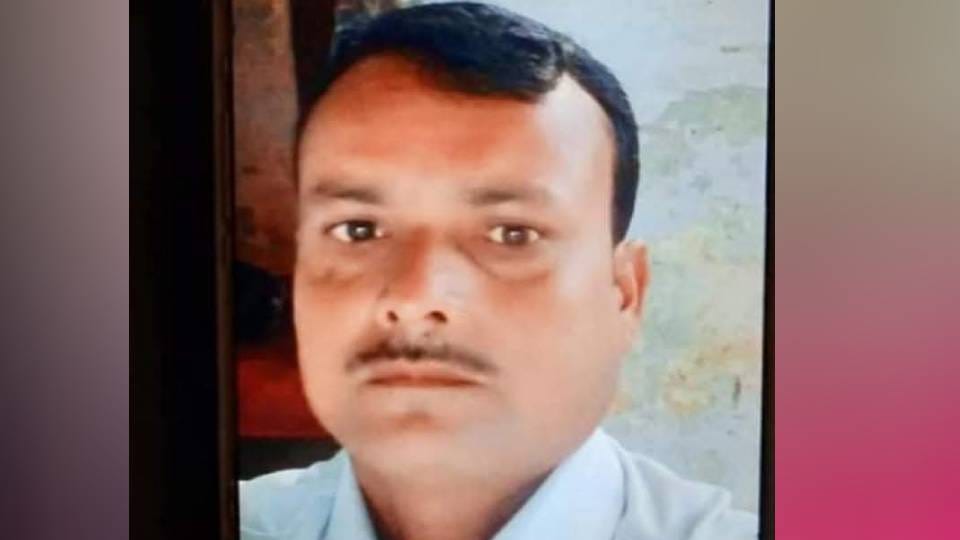 body of forest ranger was found hanging from noose under suspicious circumstances in Shravasti
