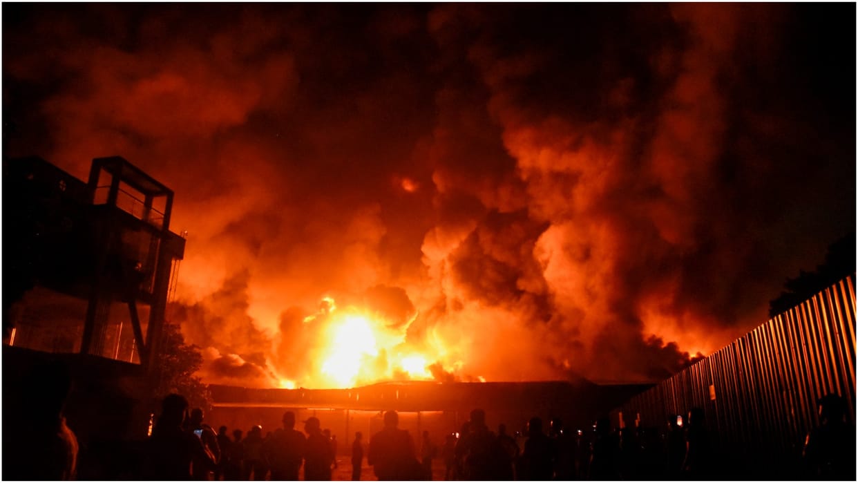 Delhi | fire in a factory near the Rithala metro station