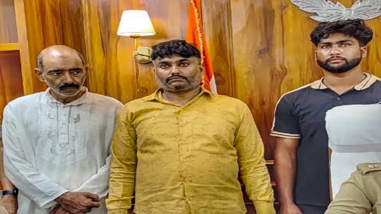 Three accused arrested for smuggling smack and ganja used to bargain in code words in bareilly