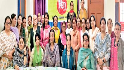 Himachal: 9 जुलाई को हड़ताल पर रहेंगी आंगनबाड़ी कार्यकर्ता और सहायिका, सम्मेलन में लिया फैसला Anganwadi workers and assistants will be on strike on July 9, decision taken in the conference