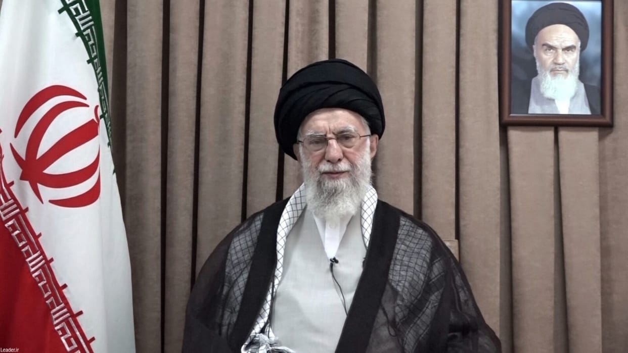 Israel Iran War ayatollah khamenei came to use just one hand what story behind
