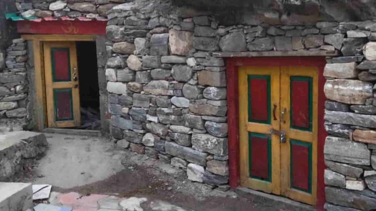 Badrinath: ध्यान गुफाओं में रात्रि प्रवास कर सकेंगे श्रद्धालु, जुटाई जा रही सुविधाएं, जानें कब से होगा संचालन