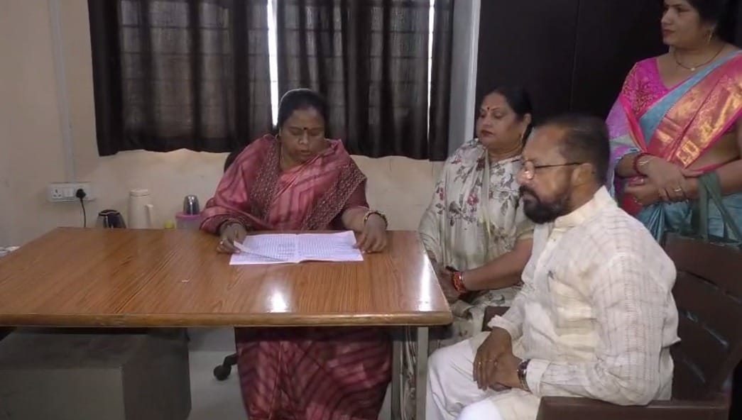 Bhopal: Mayor reached Bhopal to inspect the flood control room, many employees were missing, strict action wil