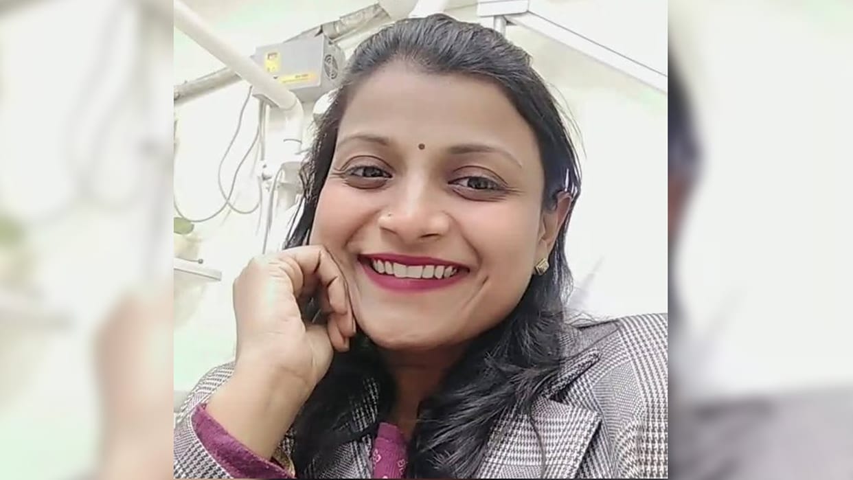 inspirational female dentist dr Rachna agarwal From bulandshahr Doing free treatment For Poor