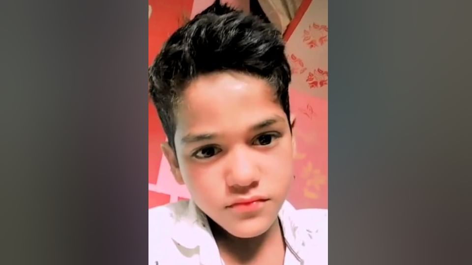 Hathras Accident Report filed against Max driver in case of boy peeping from bus window getting his neck cut