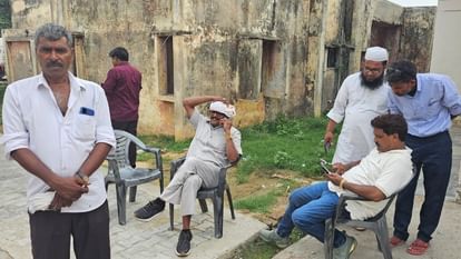 Hathras Accident Report filed against Max driver in case of boy peeping from bus window getting his neck cut