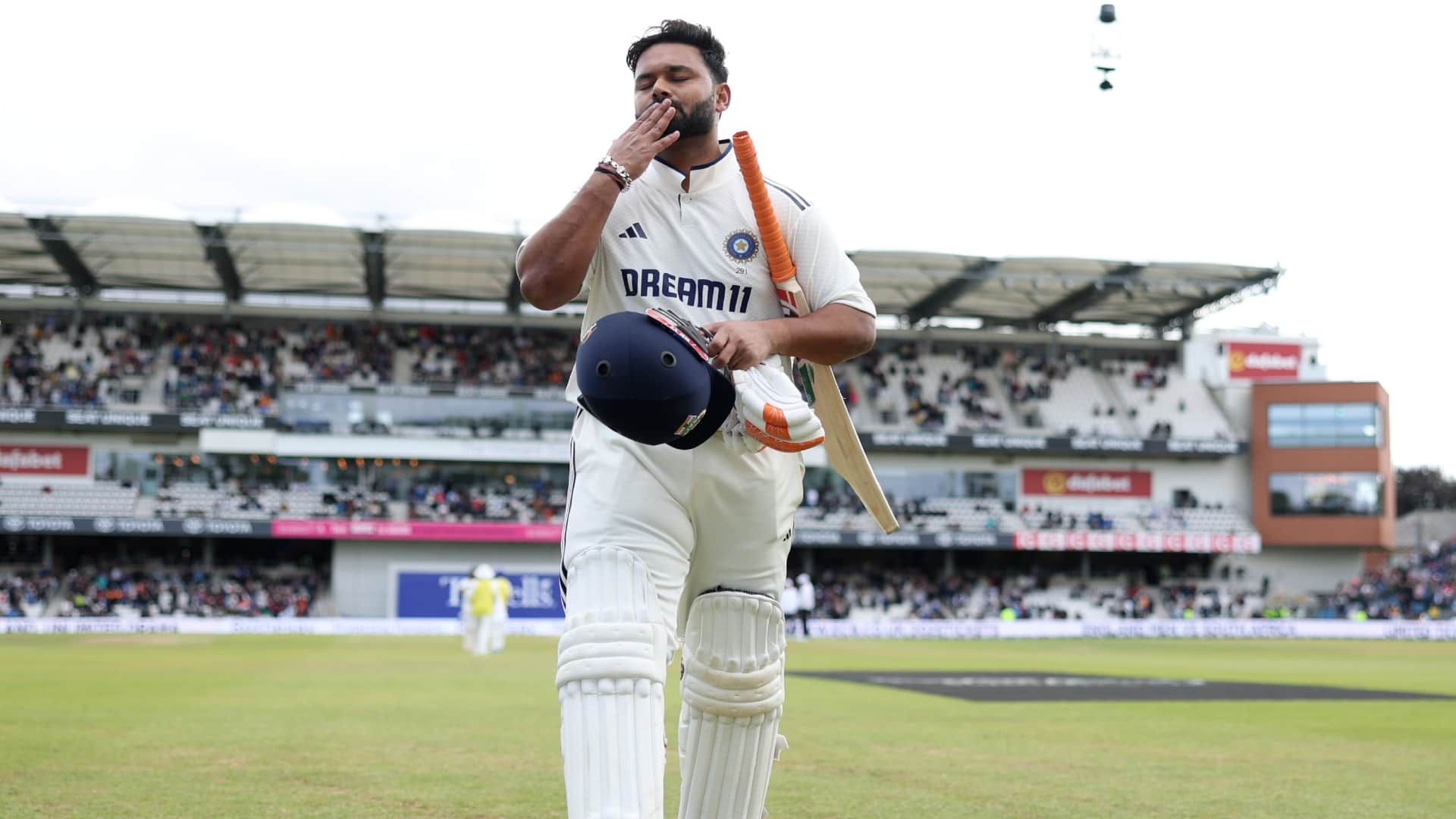 Sunil Gavaskar asked Rishabh Pant to do his somersault celebration after hunderd against England