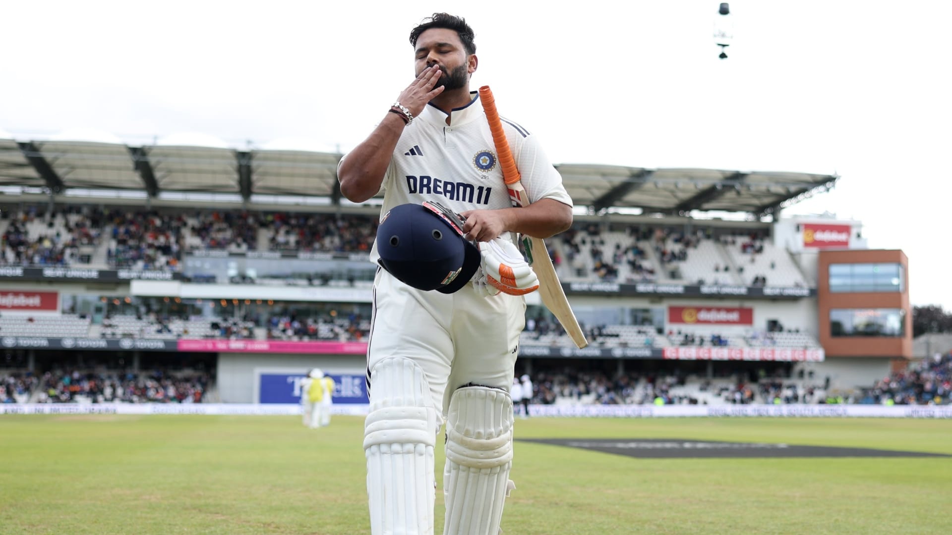 Sunil Gavaskar asked Rishabh Pant to do his somersault celebration after hunderd against England