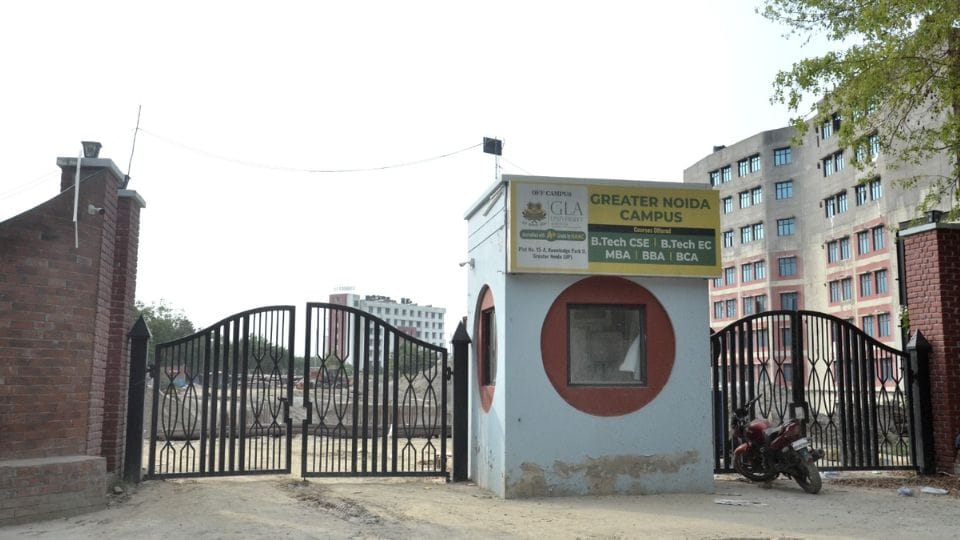 labourer killed by hitting him on head with brick after a drunken argument In Greater Noida