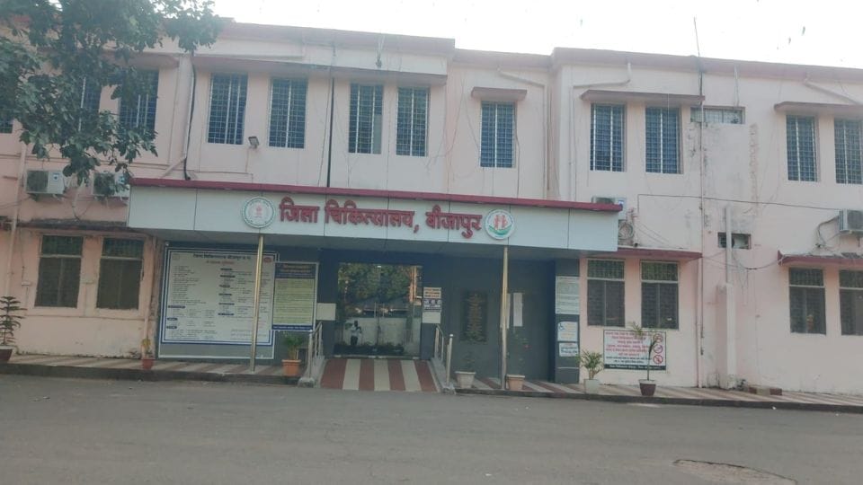 Constable attacked with sharp weapon undergoing treatment in district hospital in Bijapur