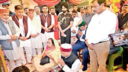 Solan: फूलों की बारिश के बीच बहन दुर्गा से मिलने के बाद मूल स्थान पर लौटीं मां शूलिनी maa shoolini returned to her original place after meeting sister Durga amidst rain of flowers