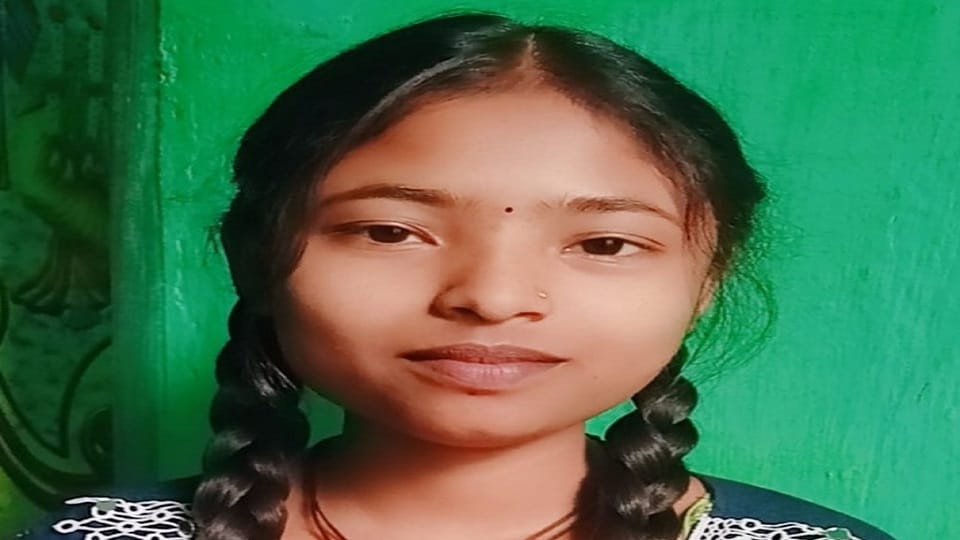 When the elder sister stopped her from using the mobile the younger sister committed suicide by hanging herse