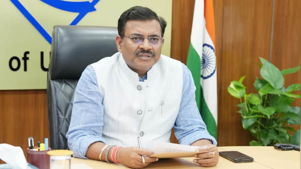 मुख्य सचिव आनंद बर्द्धन