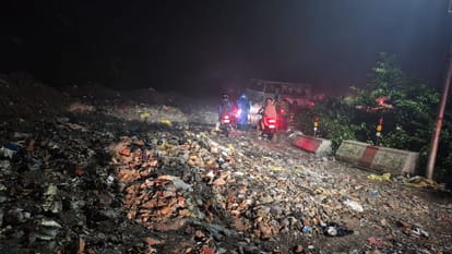 Heavy Rainfall in Mussoorie drain water flowed on road, traffic jam due to debris on Doon road