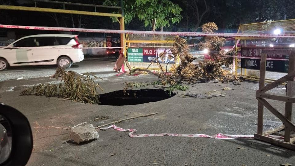 Road collapsed near Overseas Apartment in Noida Sector-50