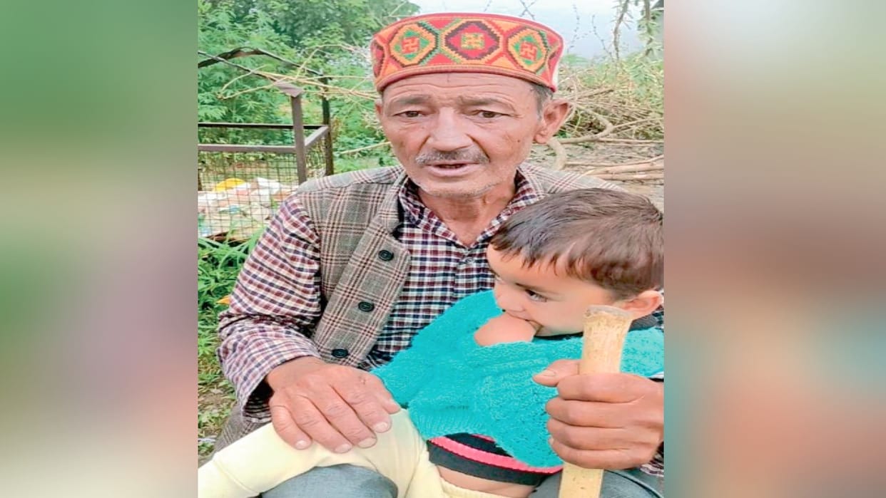 shimla: A two and a half year old child fell into a tank in theog, a 70 year old man saved his life
