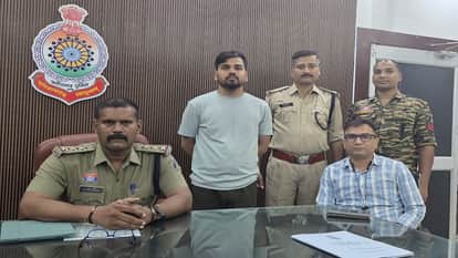 Citing solution of family problem duped of Rs 8 lakh in Kanker