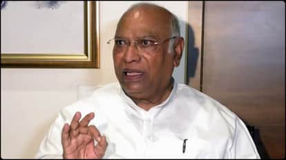 Kharge Says he was not given respect at the Republic Day parade demands explanation for insulting opposition
