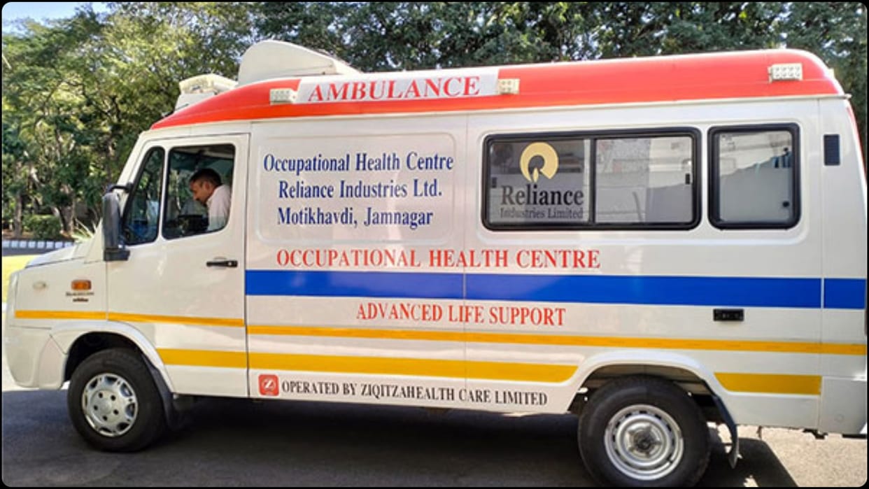 Pregnant woman carried in 'doli' to ambulance due to lack of road to hamlet; suffers seizure