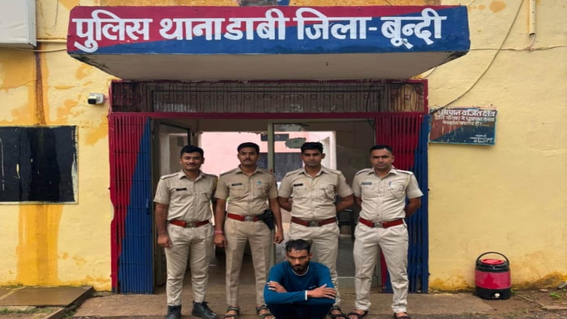 पुलिस की गिरफ्त में आरोपी